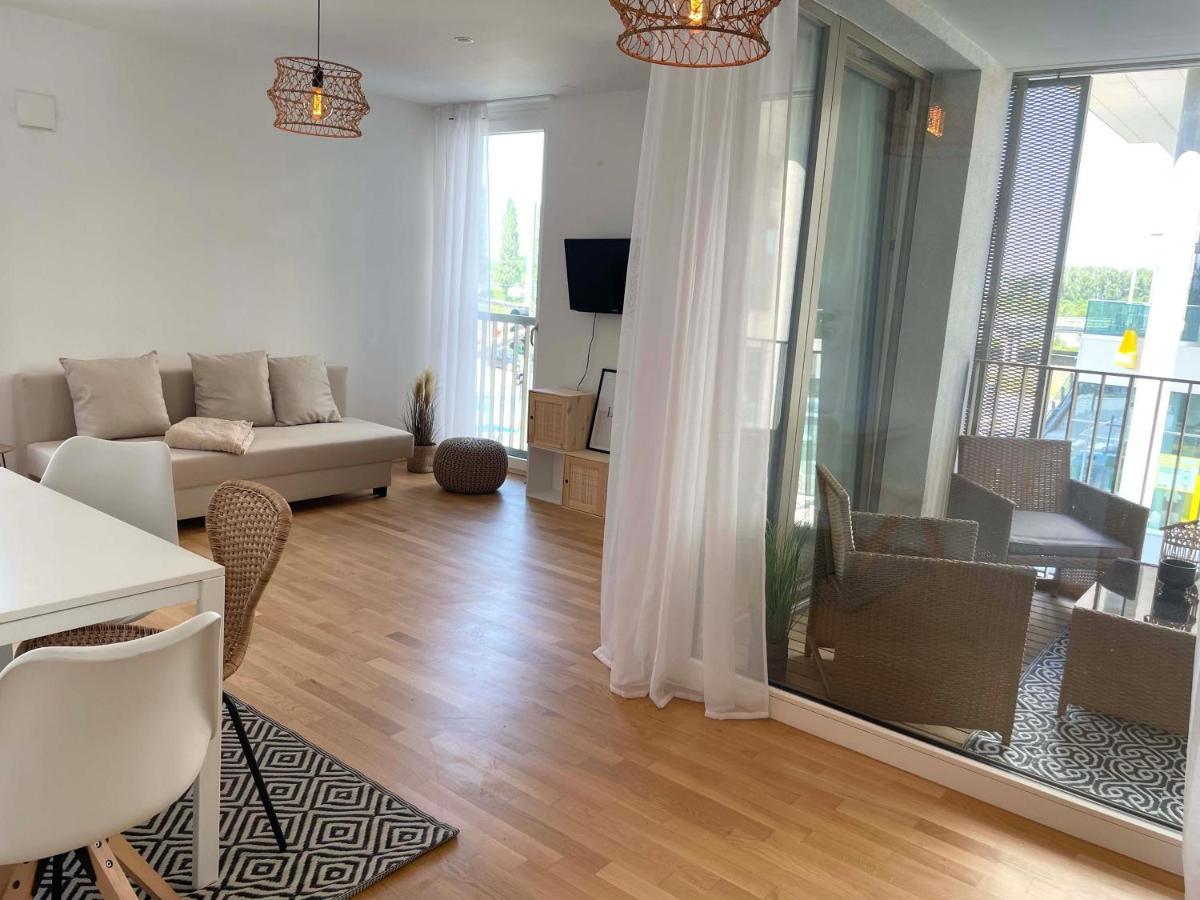 Urban Oasis: Stylische Wohnung Bécs Kültér fotó